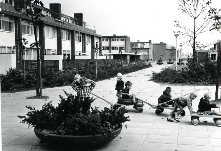 Lelystad, speelplaats van de openbare kleuterschool