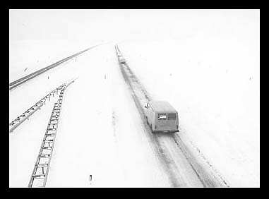 De Rijksweg 6, Oostelijk Flevoland, tijdens een sneeuwstorm in 1979